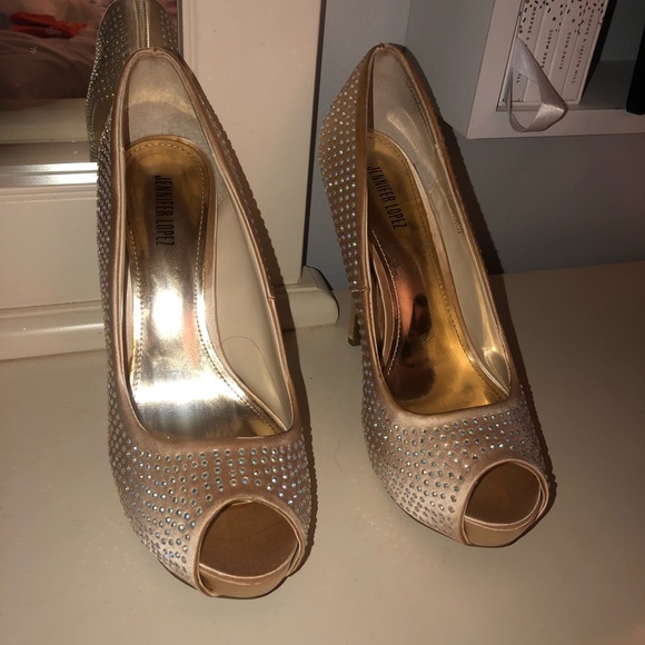 SOLD❤️NEW Nude JLo Pumps - Picture 3 of 6